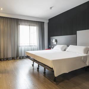 Chambre accessible Hotel ILUNION Suites Madrid